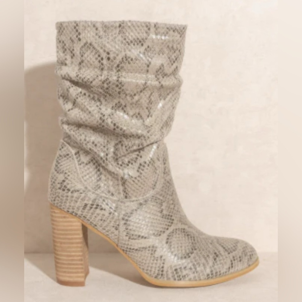 Oasis Society Teagan Slouchy Snakeskin Patterned Women's Boots